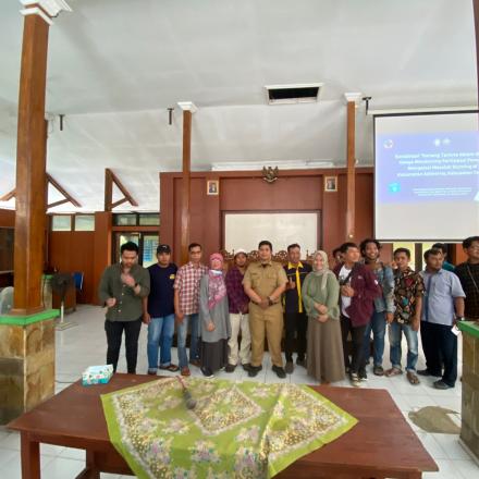 Atasi Stunting Kecamatan Adiwerna, Mahasiswa KKN Undip Sosialisasikan Stunting Kepada Karang Taruna